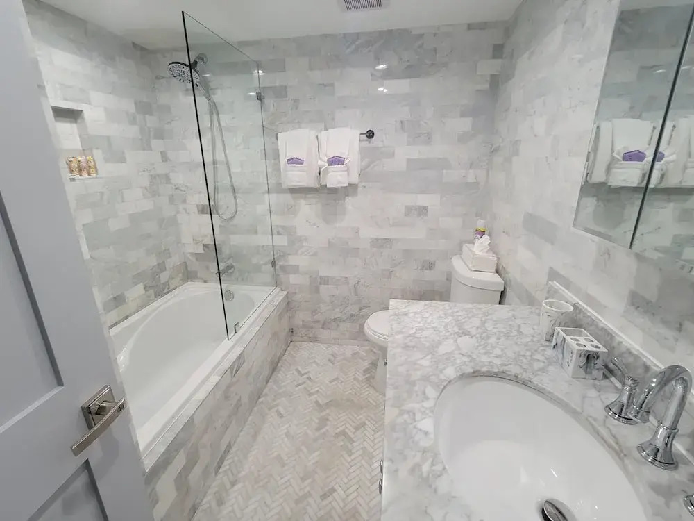 Alexander 817 3 Bedroom Apts