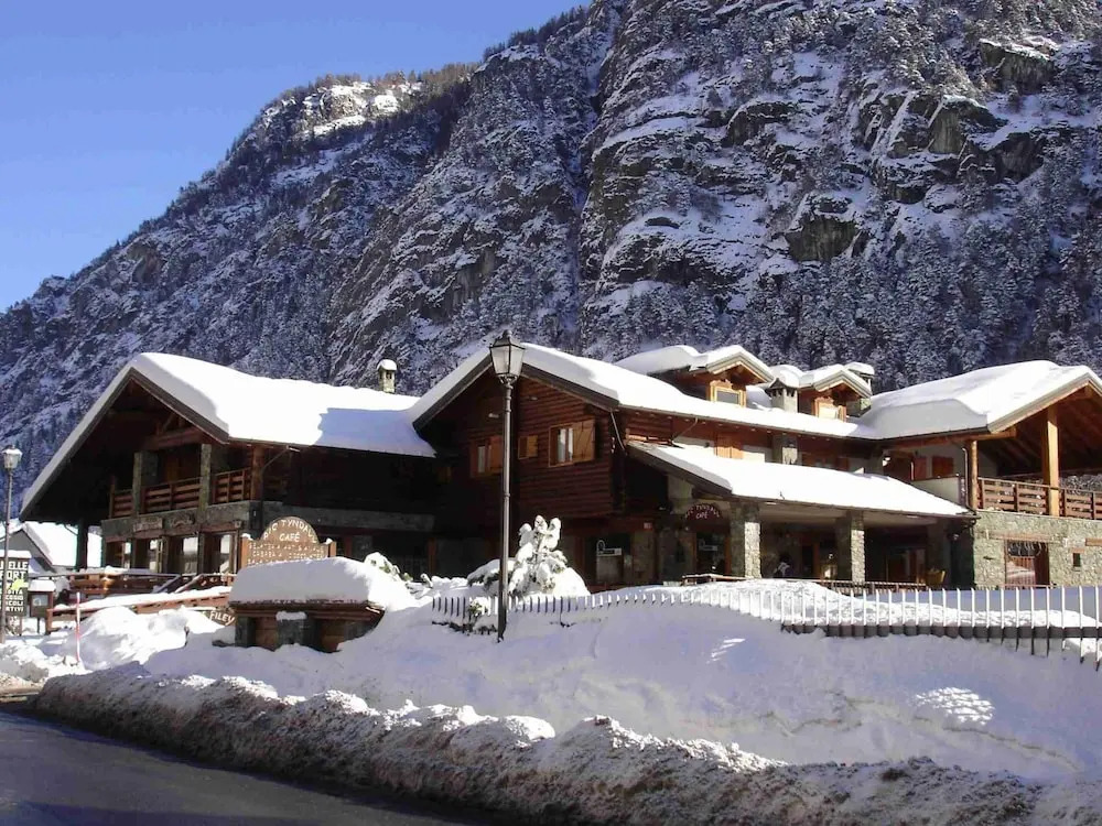 Spacious Apartment in Antey-Saint-André near Ski Lift