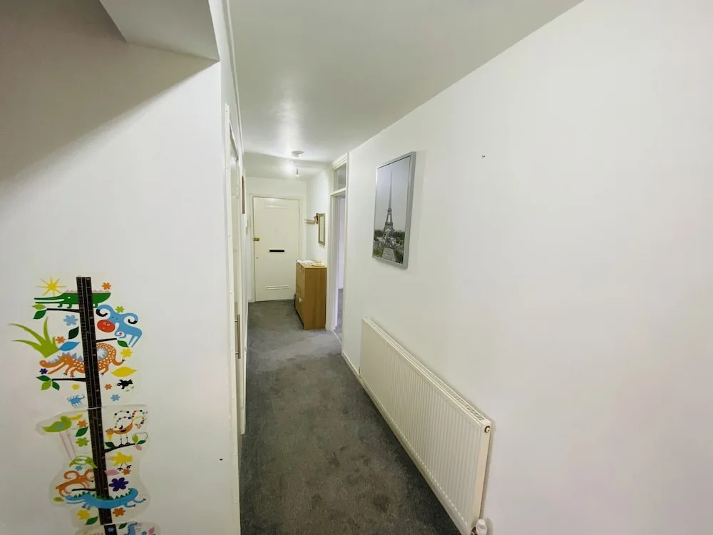 Nice 3-Bed Apartment Close to Heathrow
