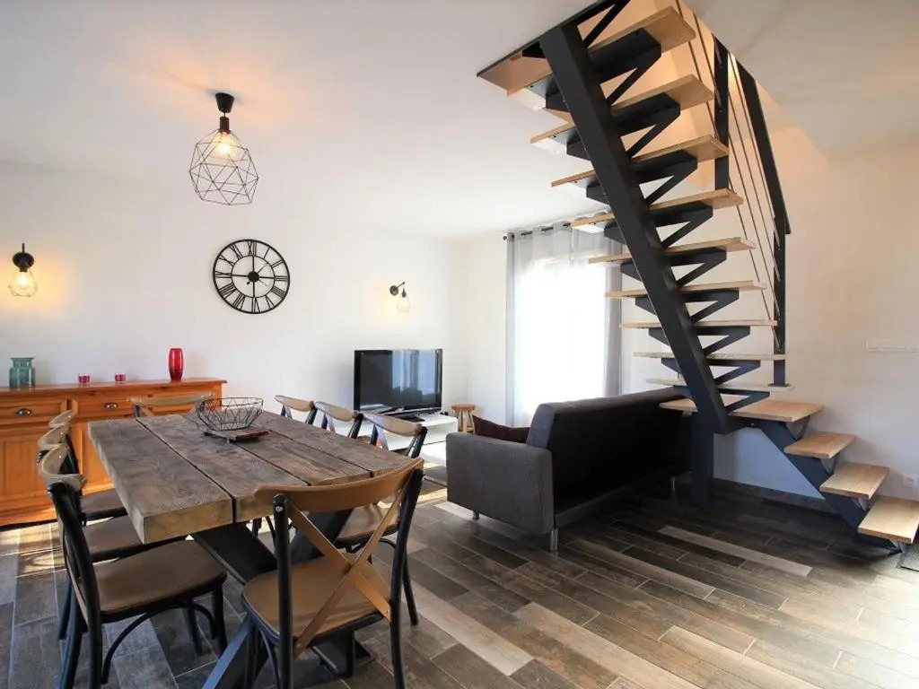 Maison confortable à La Bourboule - 8 pers, vue dégagée, parking, moderne, proche centre - FR-1-608-203