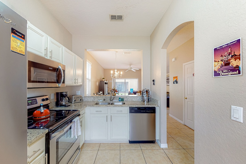 Sunny Oasis Townhouse in Davenport With Resort Amenities, Near Disney