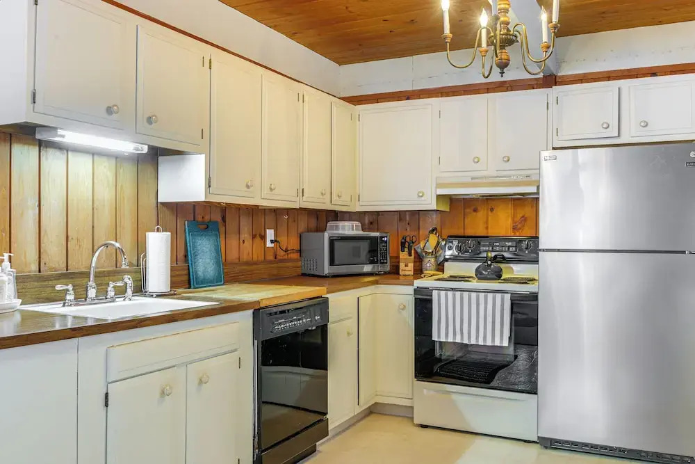 Outdoor Adventure Hub! Family Home in West Dover