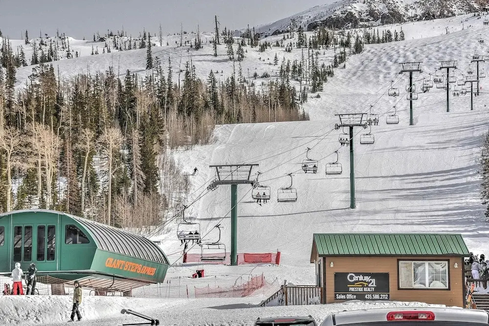Slopeside Condo With Hot Tub + Game Room Access!