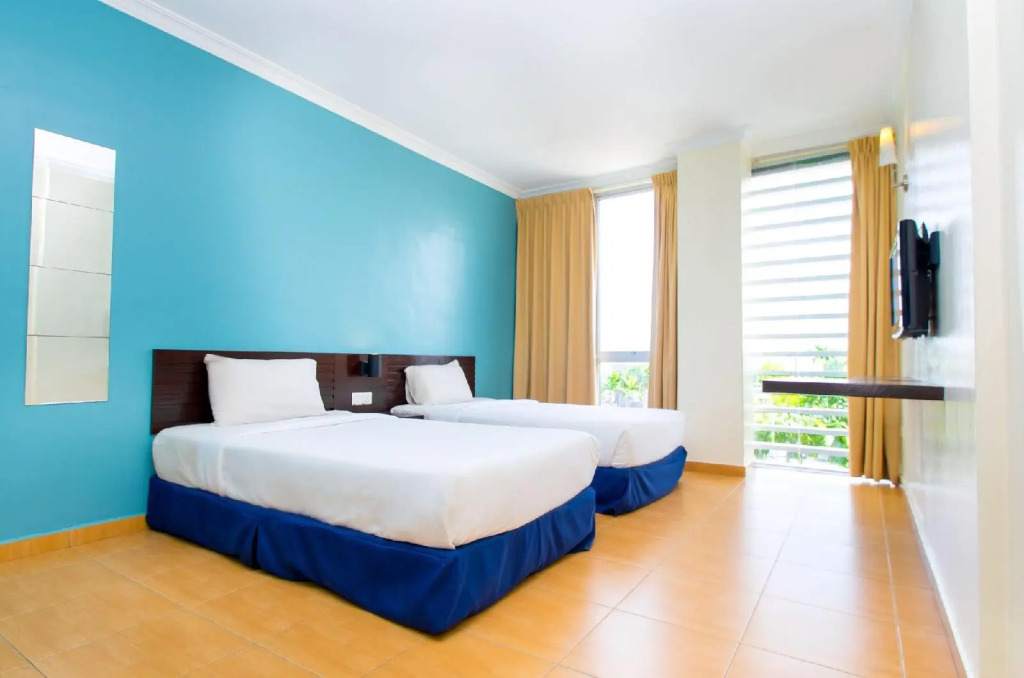 Ample Hotel