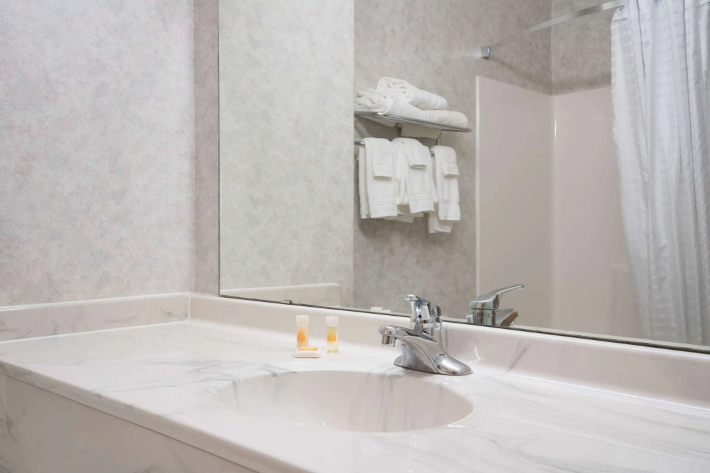 Days Inn by Wyndham Fargo Casselton Waterpark