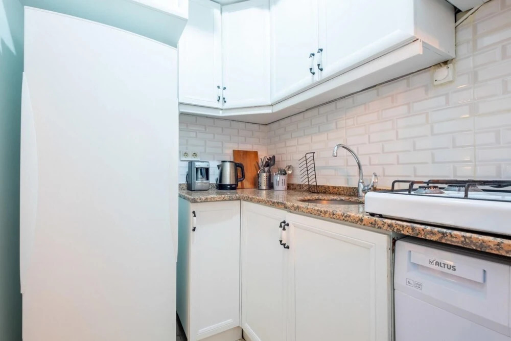Home With Private Garden Close to Osmanbey Metro