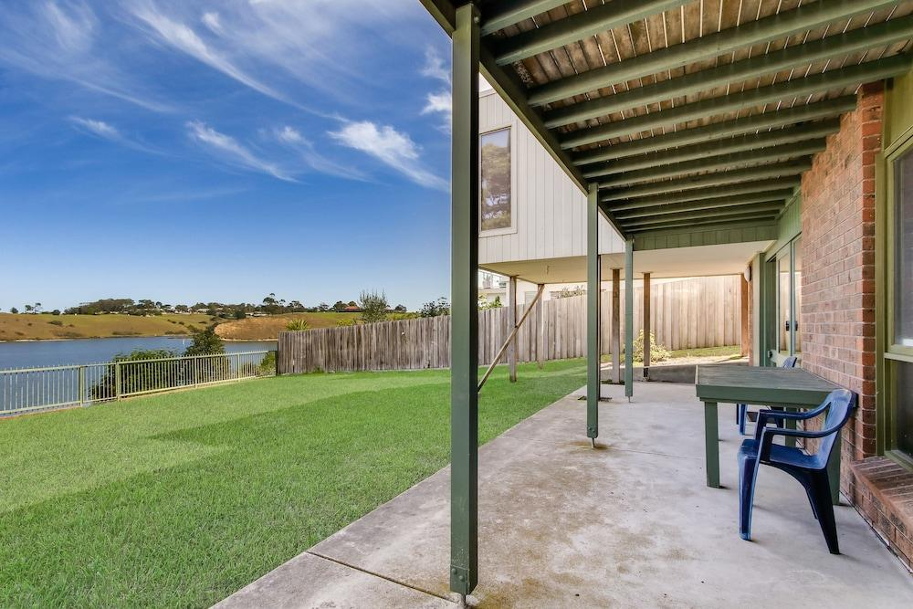 The Point - Spacious Waterfront Escape