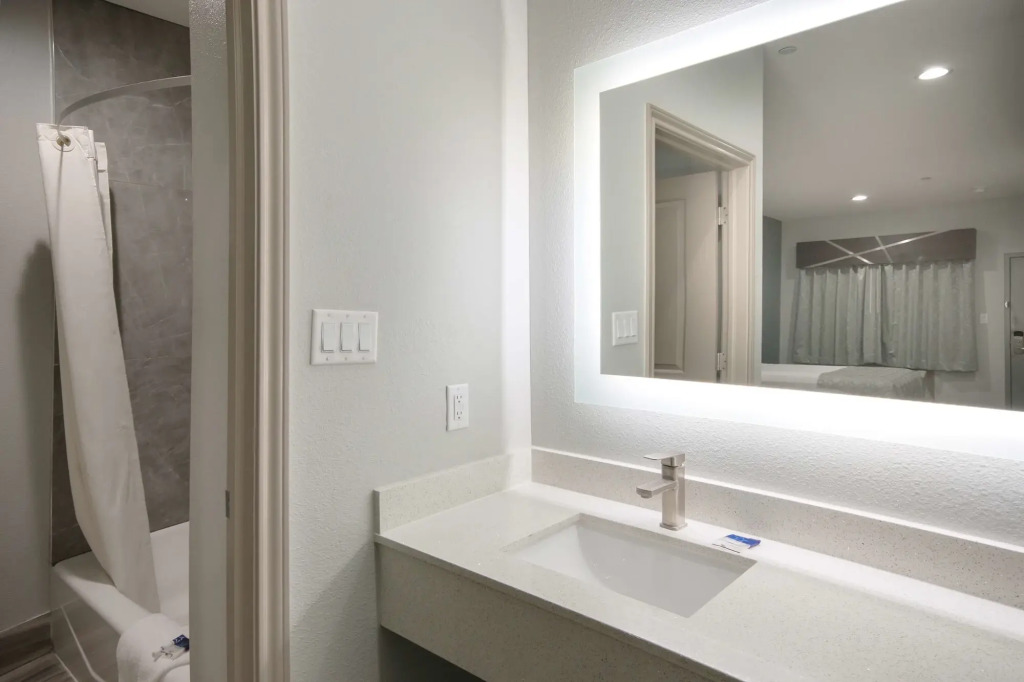 Americas Best Value Inn & Suites NE Houston Downtown I-610