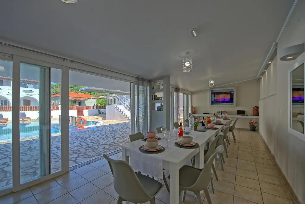 Sidari Beach Villa with private pool by DadoVillas