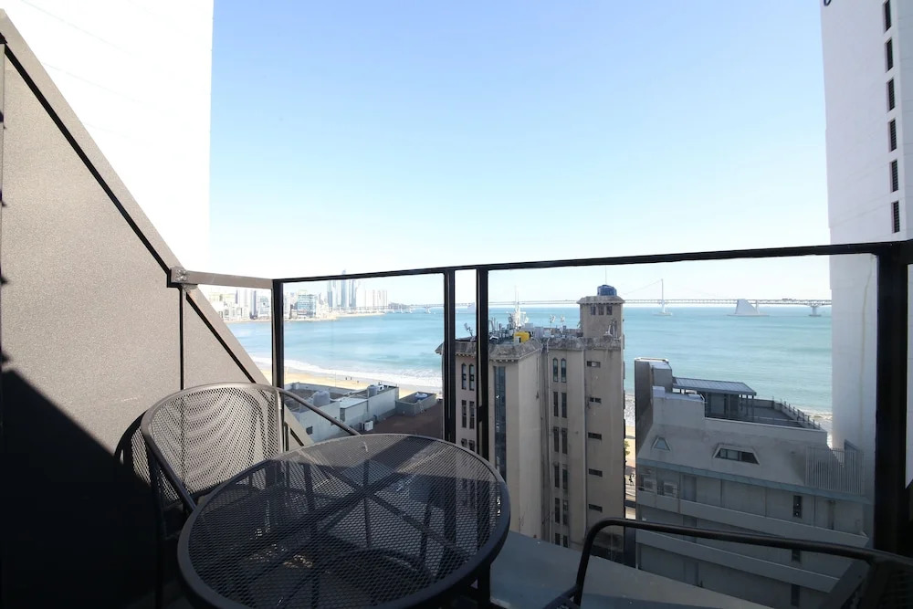 Moonbay Hotel