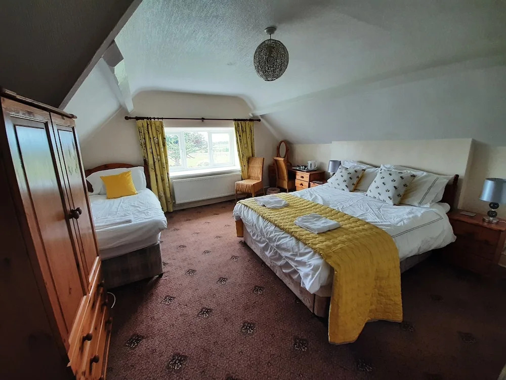 Cadwgan House Hotel