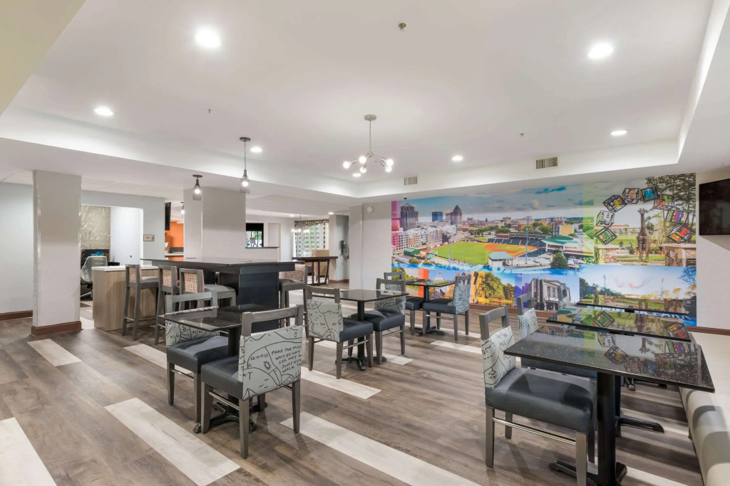 Clarion Pointe Greensboro Airport