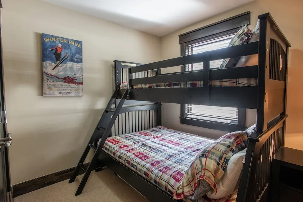 Spacious Village View Townhouse with Fireplace at Parry Peak Lofts townhouse