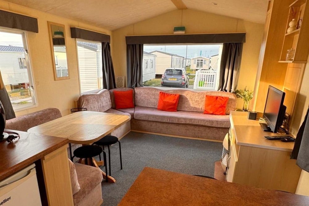 3 Bed Caravan 8 Berth Pet Friendly Parking