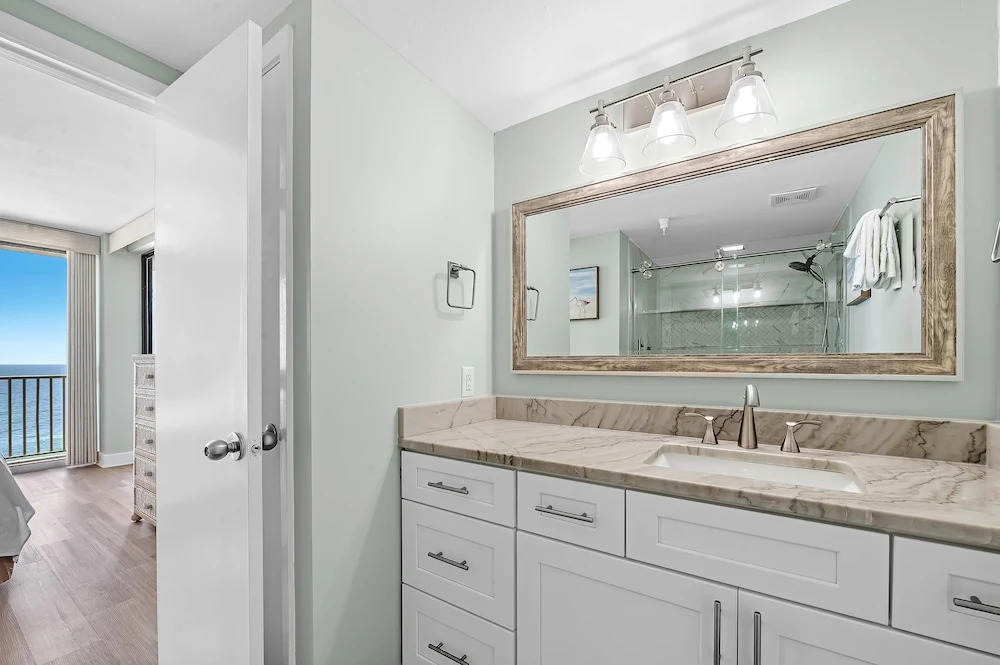 Romar Place 1106