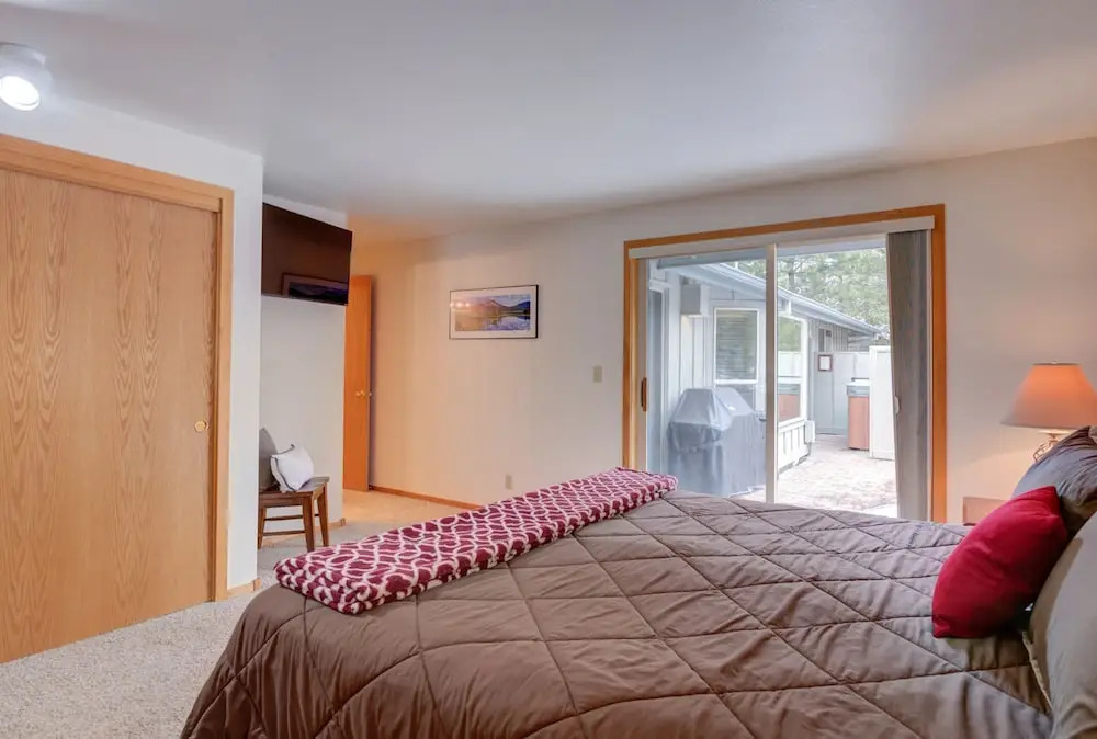 Poplar Lane #26 by Village Properties at Sunriver