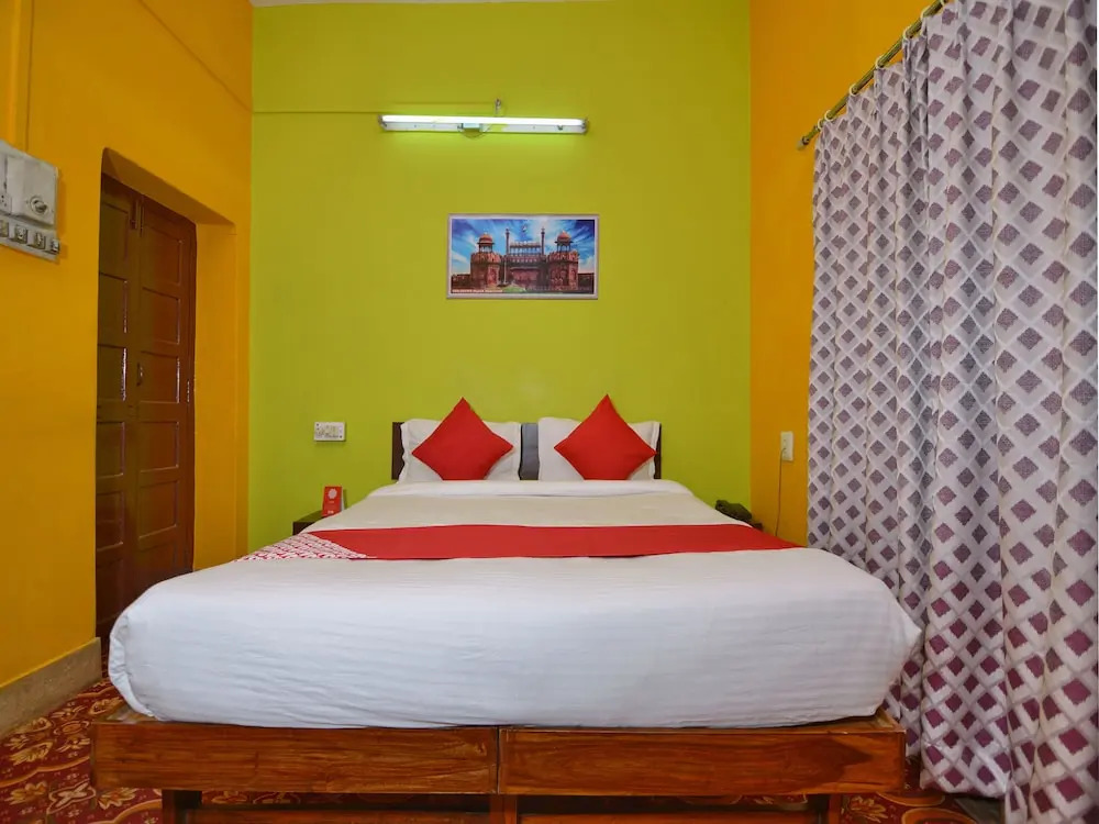 OYO 15984 Crown Plaza Heritage