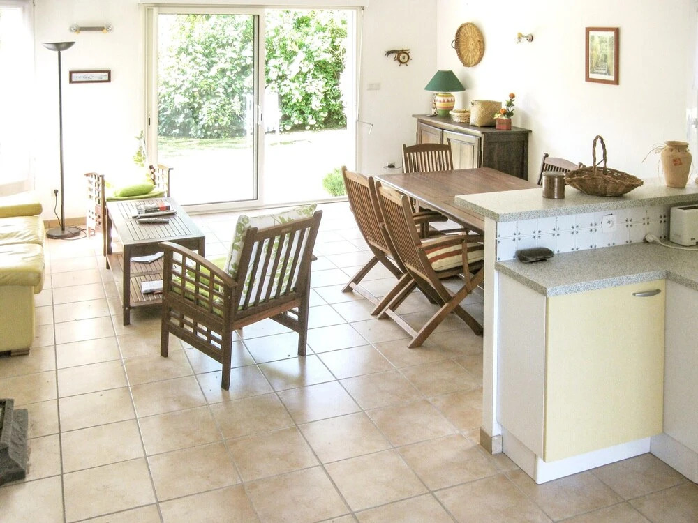 House With 3 Bedrooms in Ambon, With Enclosed Garden - 300 m From the