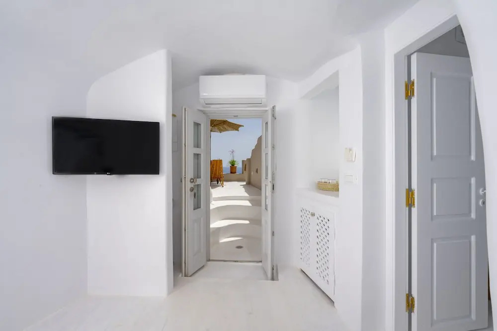 Nano Oia Canaves