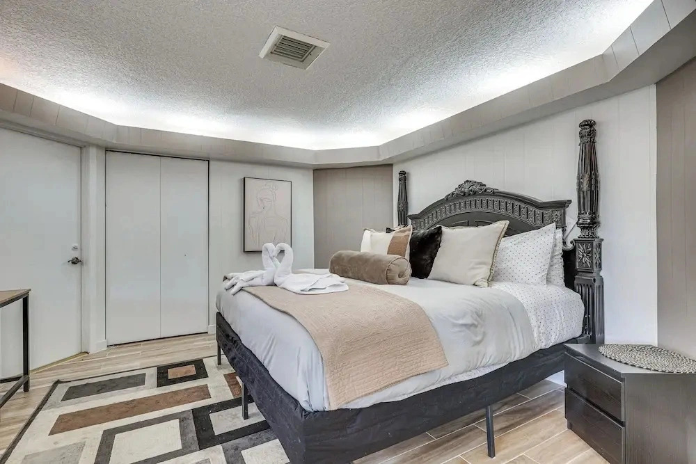 Spacious Family Escape w/ Pool in Deerfield Beach
