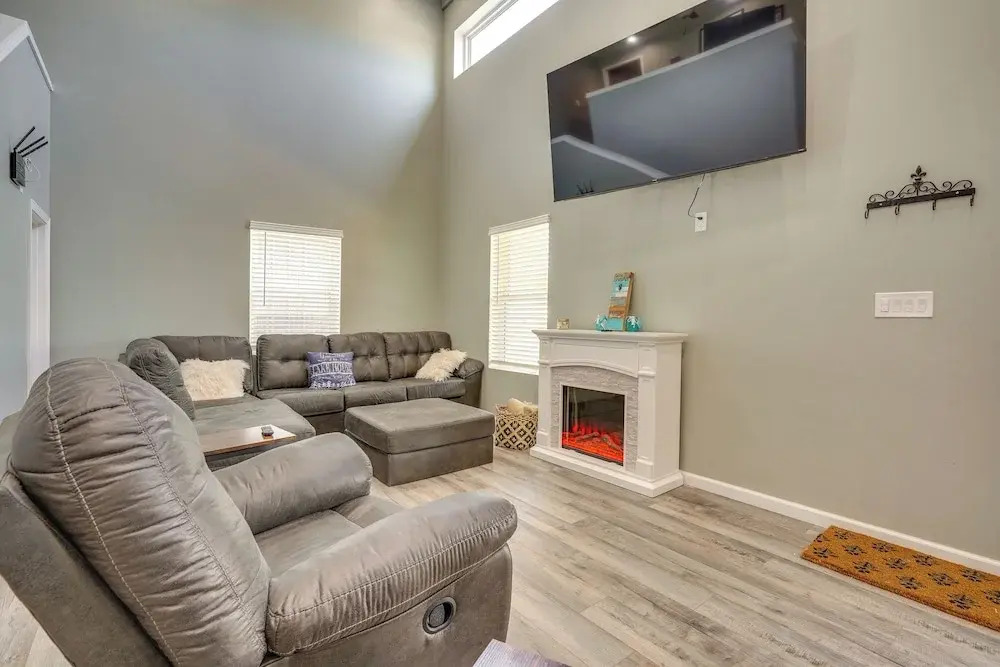 Waterfront Buckeye Lake Vacation Rental w/ Hot Tub