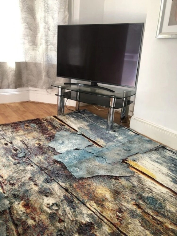 Lovely 3-Bed House in Gillingham