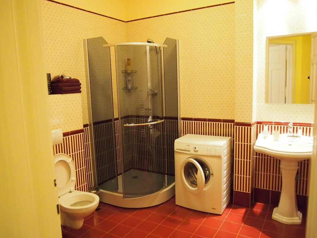 Lira Apartments