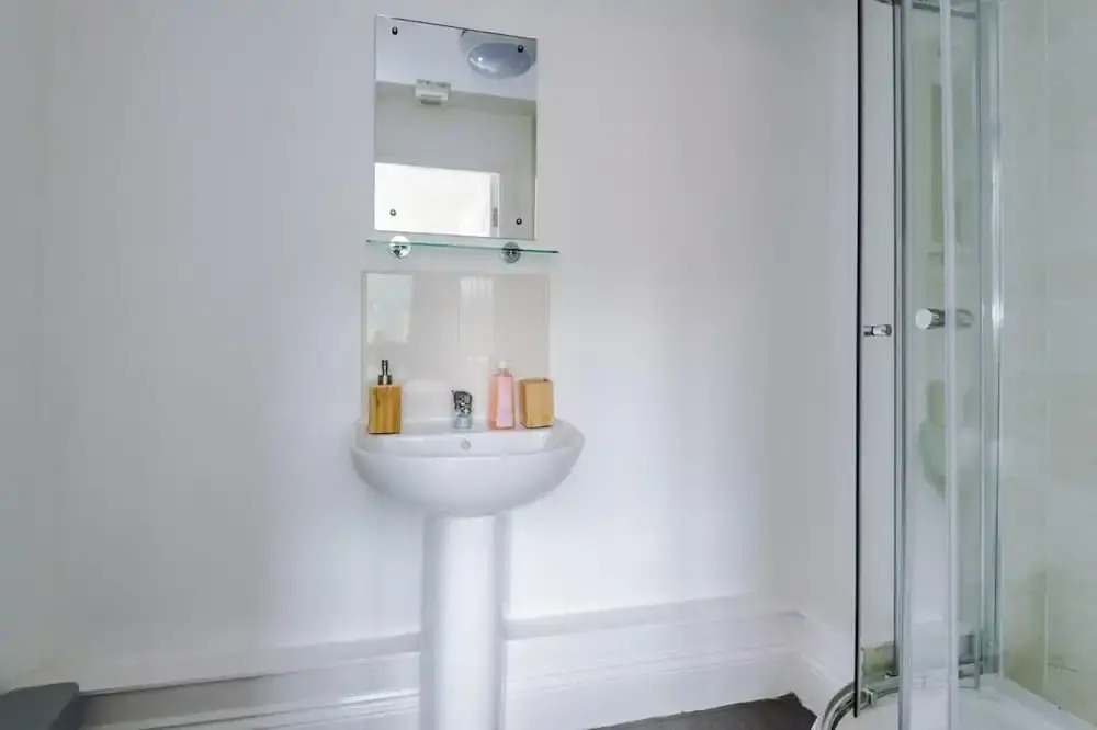 Lovely 4 Bed Litherland Apartment