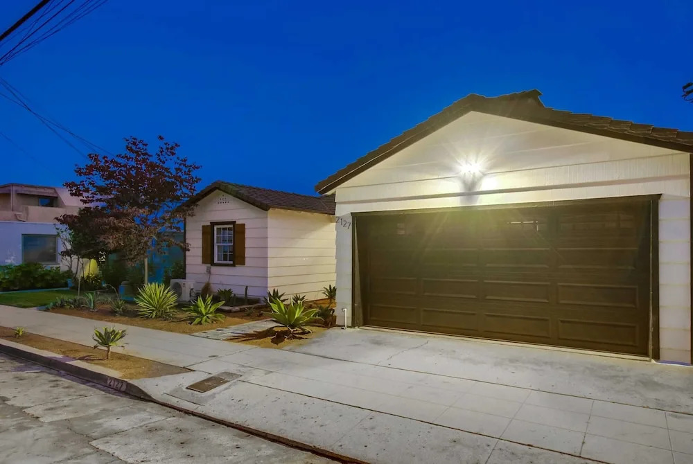 The California III - Stunning Mission Hills Duplex