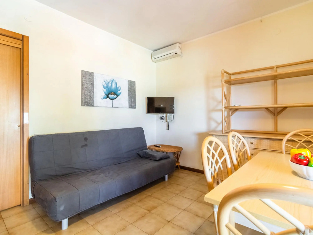Serene Apartment in Manerba Del Garda with Pool
