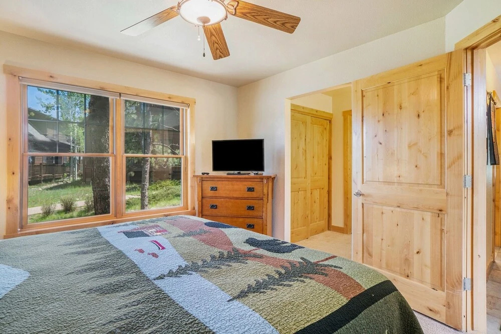 Solitude Bobcat #5- Estes Park 2 Bedroom Condo by RedAwning