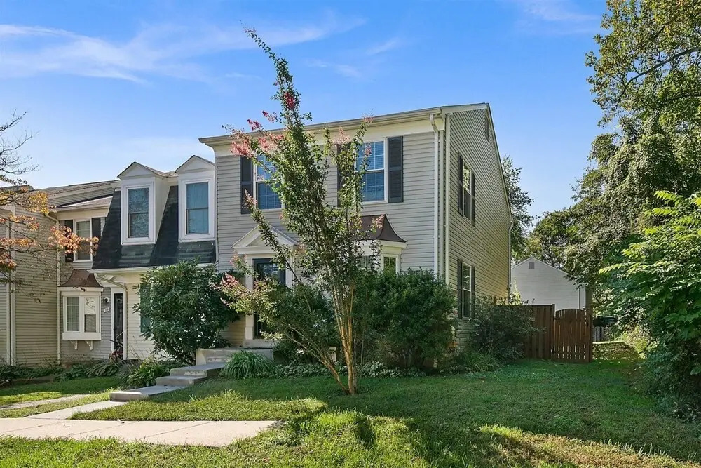 Top Rated Townhome - Largest Corner Unit With Patio, Deck, Basement, and new Luxury Mattresses! Self Checkin. Super Host Support!