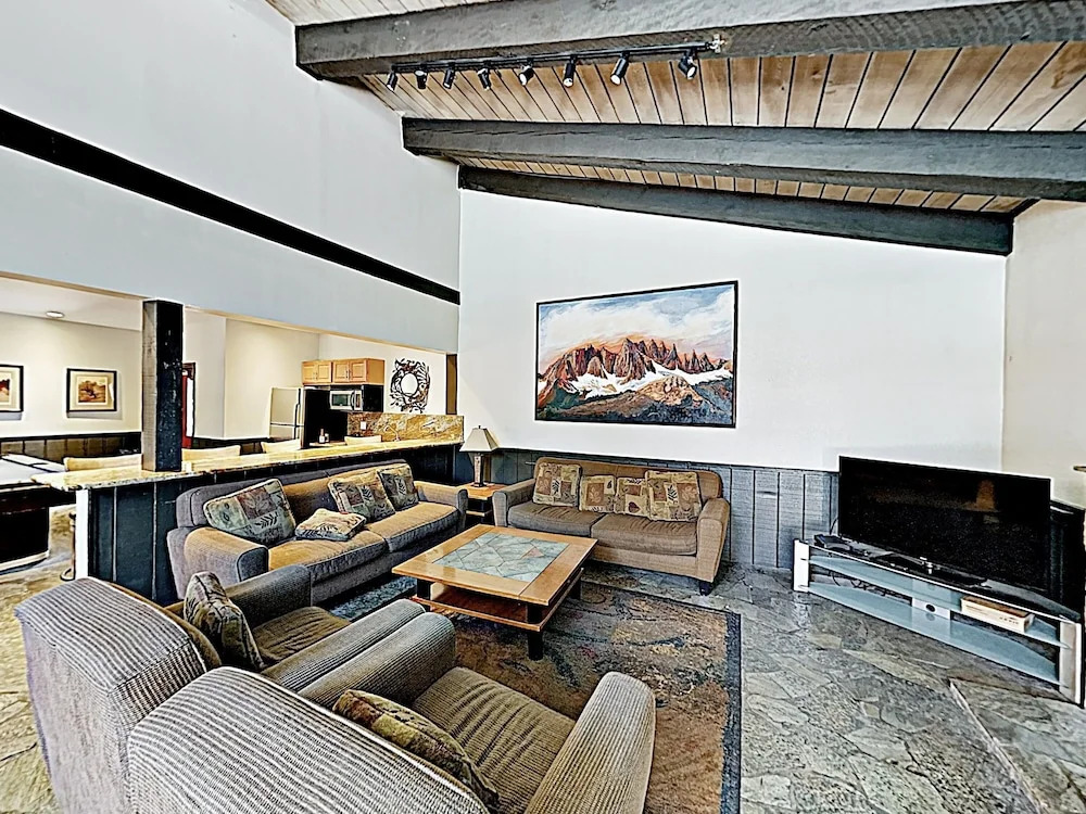 Mt. W/ Sleep Number Beds - Walk To Slopes 2 Bedroom Condo