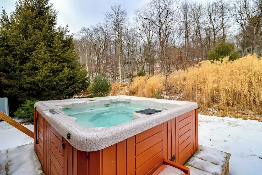 Walk to Big Boulder Mtn & Lake, Home w/ Hot Tub