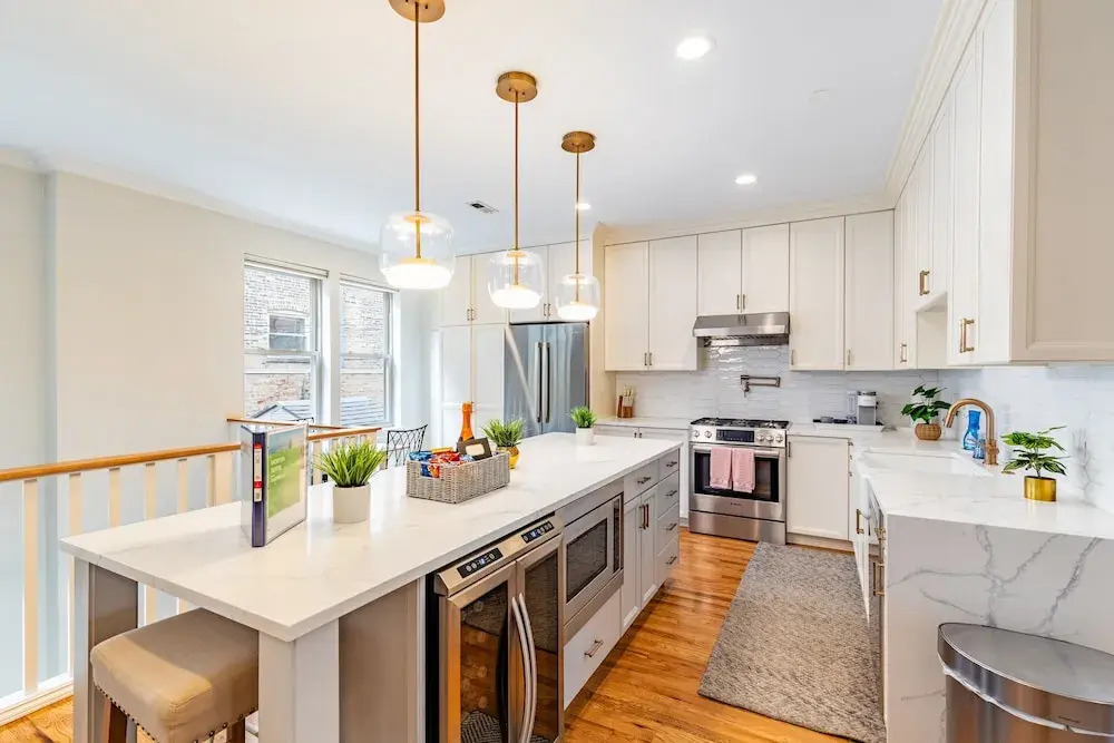 Windy City Getaway 3br 2ba Chicago Townhouse 3 Bedroom Home by RedAwning