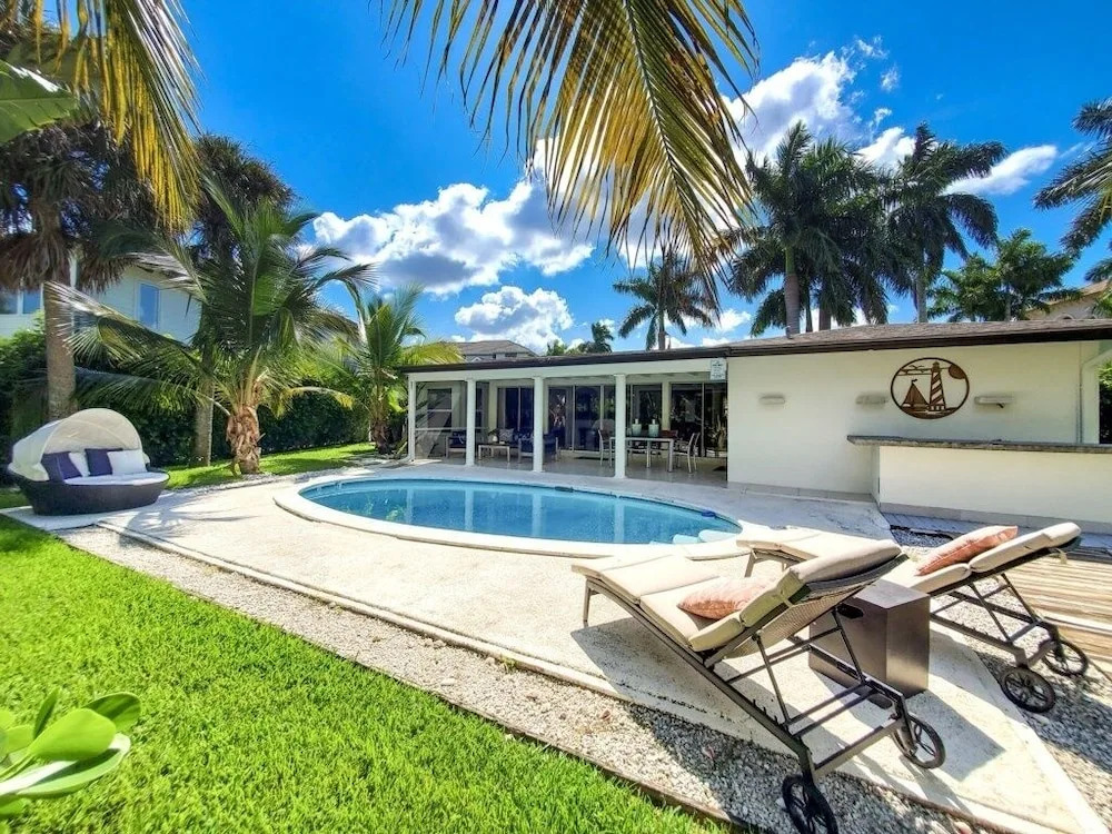 Paradise Awaits - Wkly 3 Bedroom Home