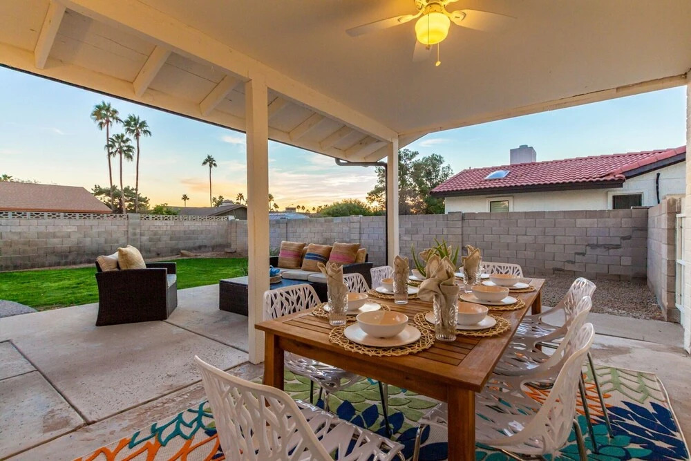 Spectacular Moon Valley! 4 Bedroom With 3 King Beds! Heated Pool! Sleeps 10! 4 Home by Redawning