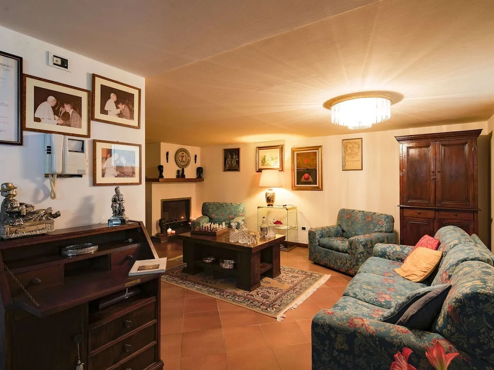Villa in Tuscany with Private Pool and Hill View