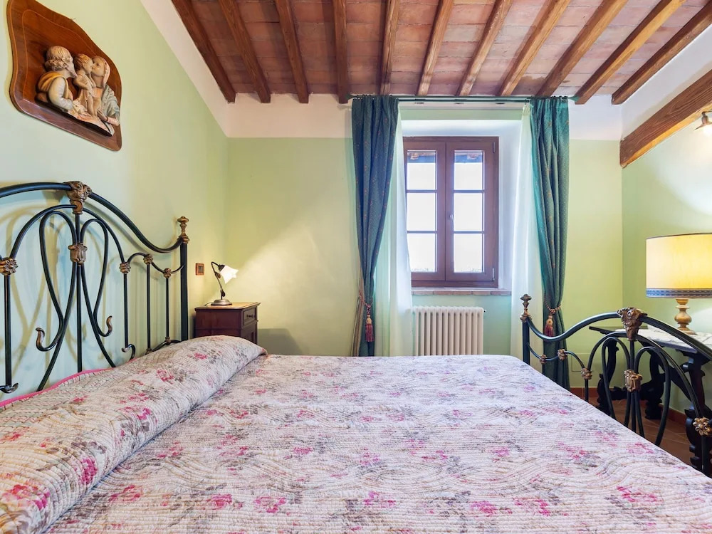 Secluded Holiday Home in Bibbiano With Courtyard