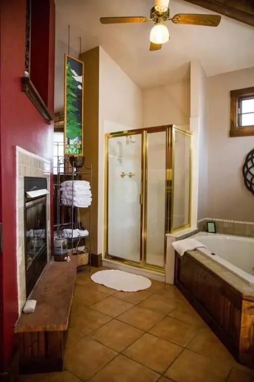 1 Bedroom Suite with fireplace Dogs OK