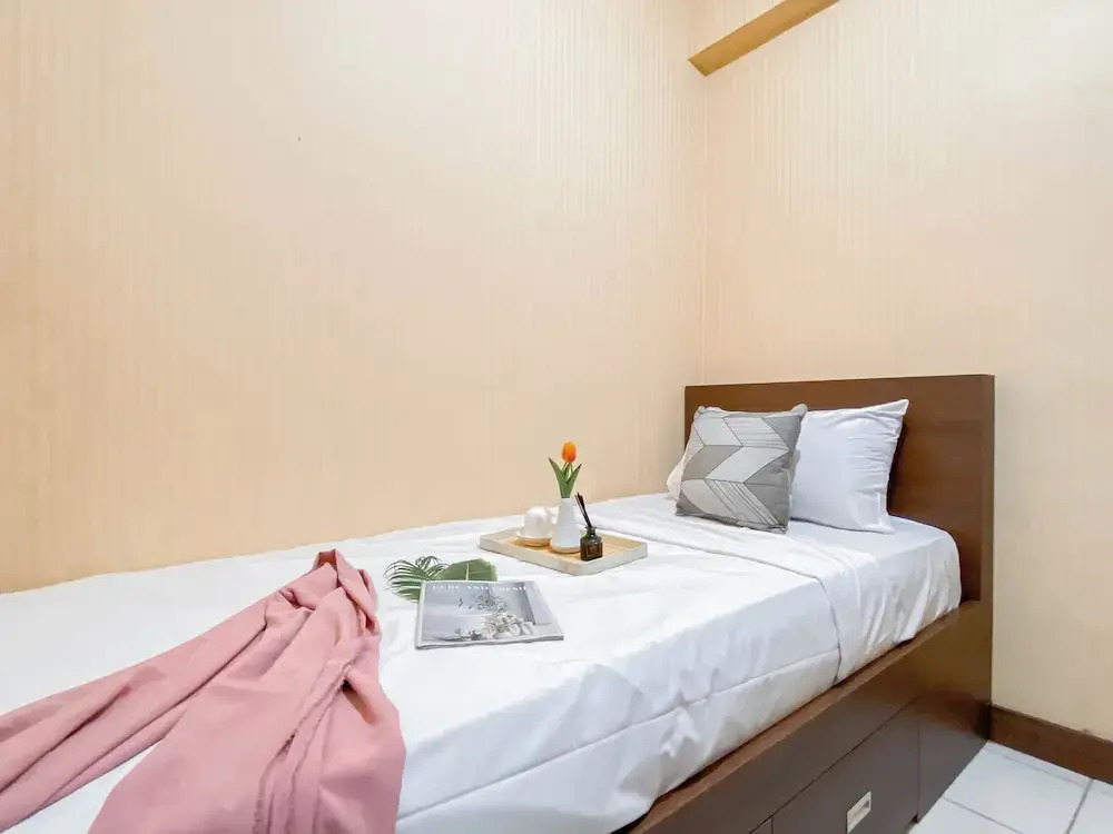 Comfy And Homey 2Br At Green Pramuka City Apartment
