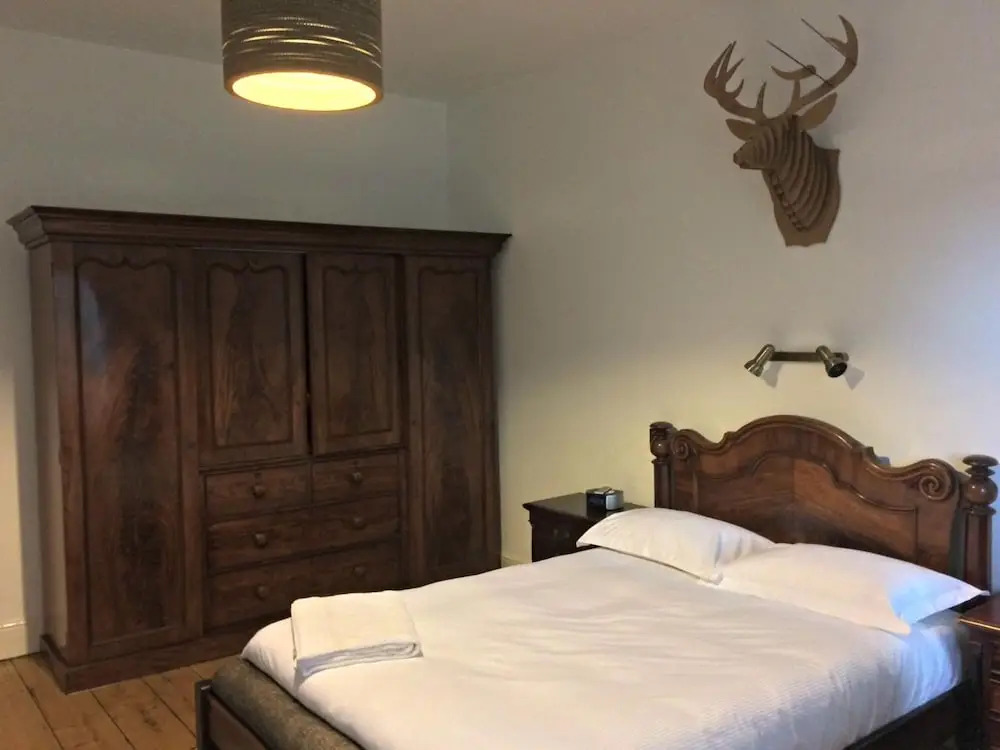 Walltree House