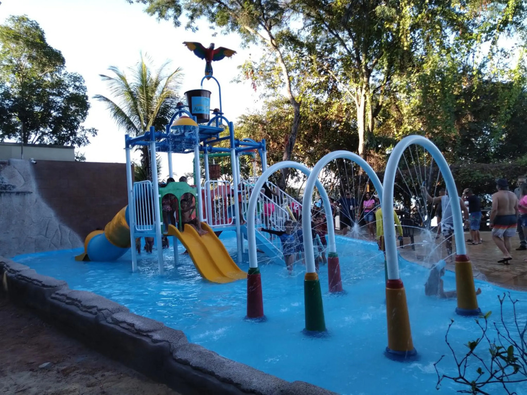 C405 - AP-ALDEIA DO LAGO COM COZINHA e CHURRASQUEIRA em CALDAS NOVAS