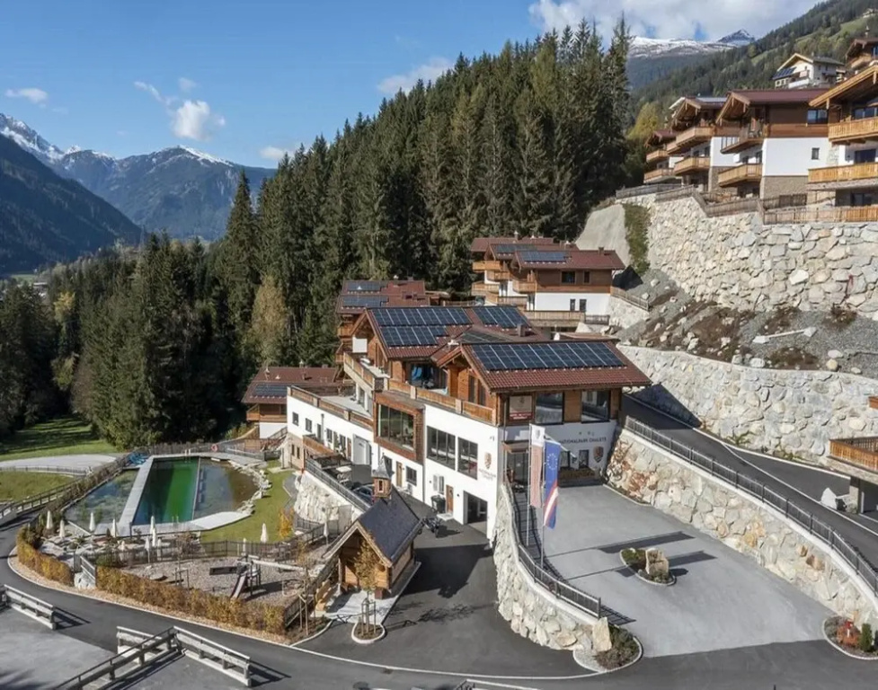 Stylish Alpine Chalet With Carport