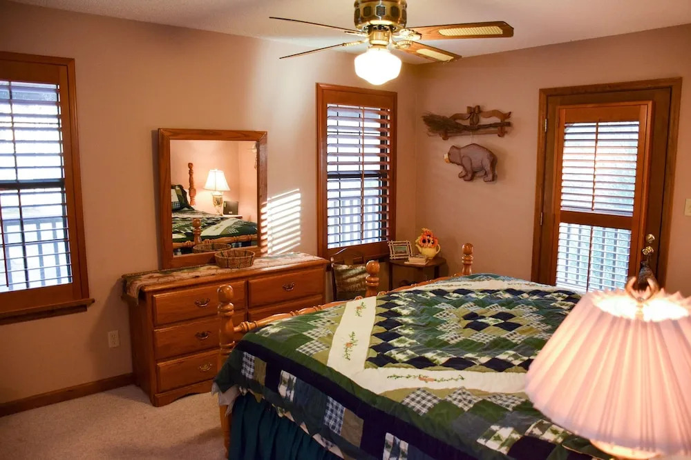 BOUNDARY HAVEN - 3 Br Cabin