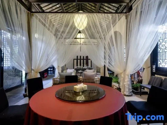 Yueshang Zen Space Homestay (Jinxi Ancient Town)