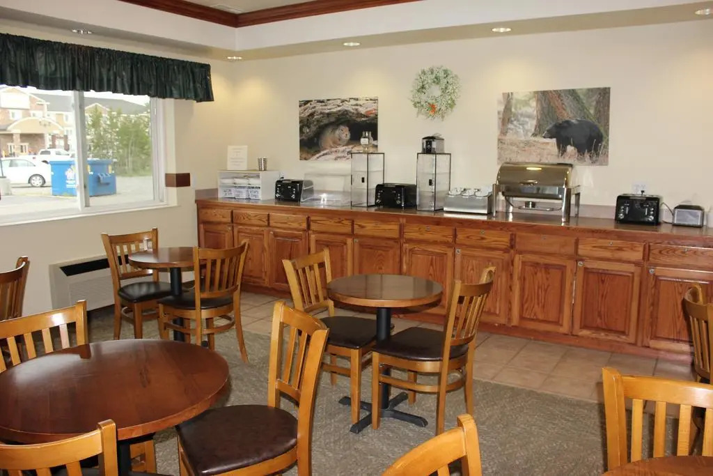Yellowstone Lodge