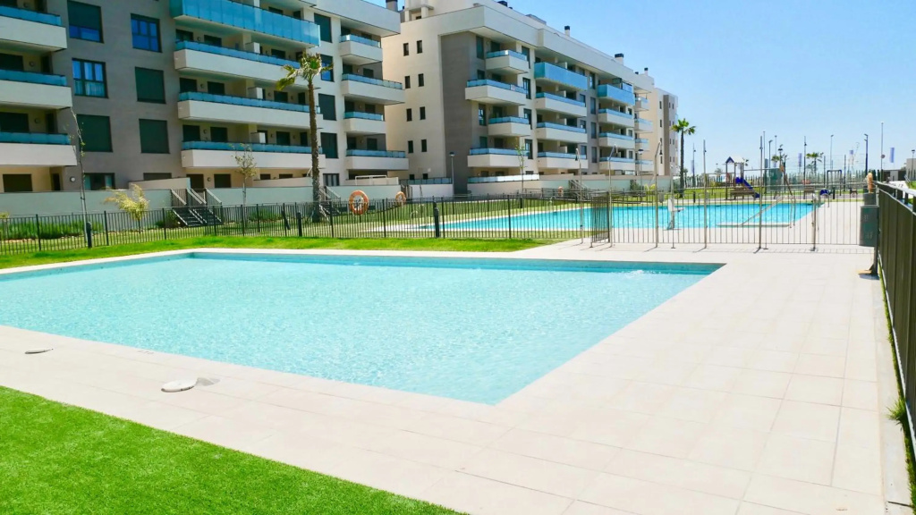 Playa Los Álamos, descanso y ocio en Torremolinos