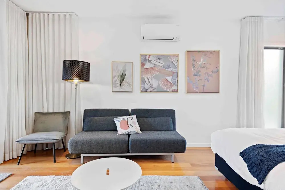 Stunning Studio Apartment Near Public Transport