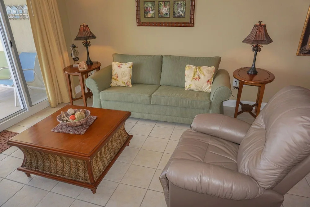 Emerald Beach 1725 - 1083851
